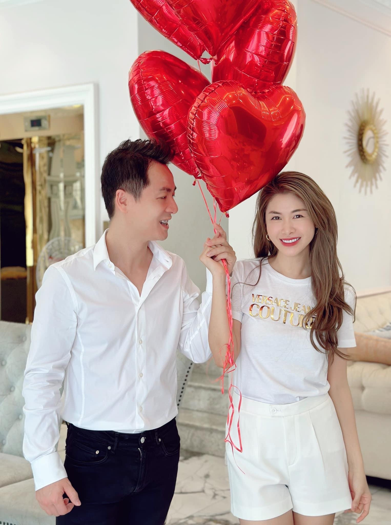 Hà Kiều Anh hôn chồng đại gia, Đăng Khôi tặng vợ dép 130 triệu ngày Valentine